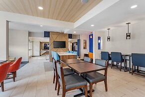 Holiday Inn Express Pittsburgh East - Mall Area by IHG