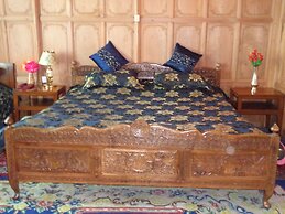 Alif Laila Group of Houseboats