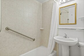 Eagle Wing Inn - Cape Cod