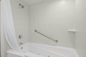 Eagle Wing Inn - Cape Cod