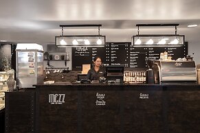 Centara Life Government Complex Hotel & Convention Centre Chaeng Watth