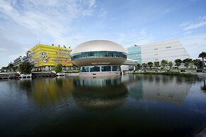 Centara Life Government Complex Hotel & Convention Centre Chaeng Watth