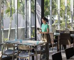 Centara Life Government Complex Hotel & Convention Centre Chaeng Watth