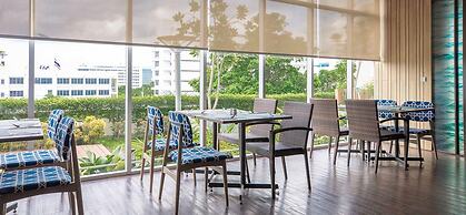 Centara Life Government Complex Hotel & Convention Centre Chaeng Watth