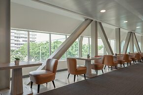 Centara Life Government Complex Hotel & Convention Centre Chaeng Watth