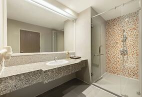 Centara Life Government Complex Hotel & Convention Centre Chaeng Watth