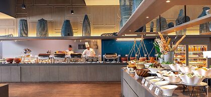 Centara Life Government Complex Hotel & Convention Centre Chaeng Watth