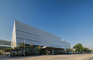 Centara Life Government Complex Hotel & Convention Centre Chaeng Watth