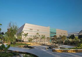 Centara Life Government Complex Hotel & Convention Centre Chaeng Watth