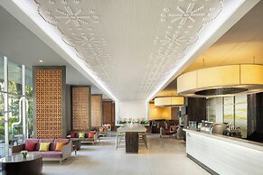 Centara Life Government Complex Hotel & Convention Centre Chaeng Watth
