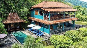 Villa Borobudur Resort