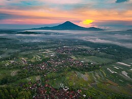 Villa Borobudur Resort