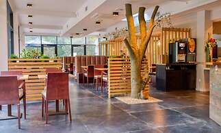 Utopia Hotel