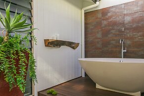 Byron Lakeside Holiday Apartments