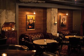 Ambassador Hotel Wichita, Autograph Collection