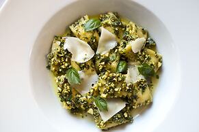 Ambassador Hotel Wichita, Autograph Collection