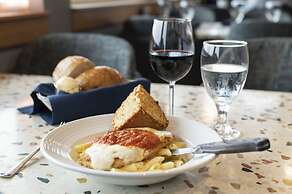 Hallmark Resort - Newport