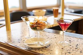 Hallmark Resort - Newport