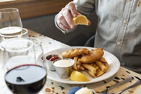 Hallmark Resort - Newport