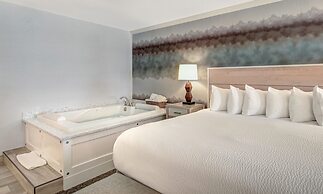 Hallmark Resort - Newport