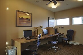 Hallmark Resort - Newport