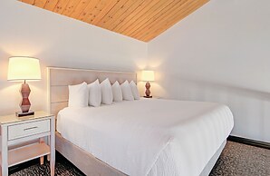 Hallmark Resort - Newport