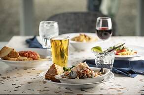 Hallmark Resort - Newport