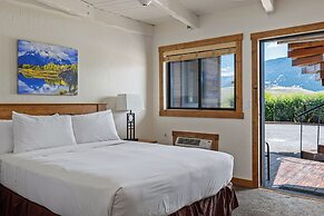 Elk Refuge Inn