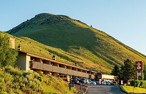 Elk Refuge Inn