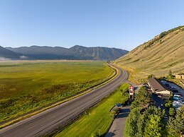 Elk Refuge Inn