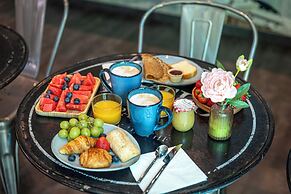 Hôtel Alpha Paris Eiffel by Patrick Hayat