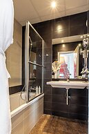 Hôtel Alpha Paris Eiffel by Patrick Hayat