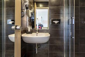 Hôtel Alpha Paris Eiffel by Patrick Hayat