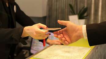 Hôtel Alpha Paris Eiffel by Patrick Hayat