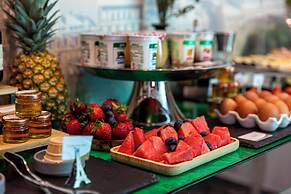 Hôtel Alpha Paris Eiffel by Patrick Hayat