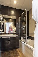 Hôtel Alpha Paris Eiffel by Patrick Hayat