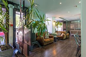 Hôtel Alpha Paris Eiffel by Patrick Hayat