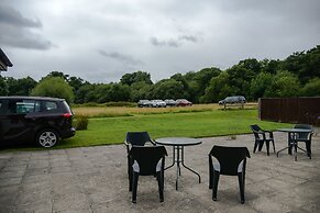 Little Foxes Hotel & Gatwick Airport Parking