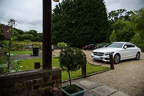 Little Foxes Hotel & Gatwick Airport Parking