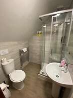 Little Foxes Hotel & Gatwick Airport Parking