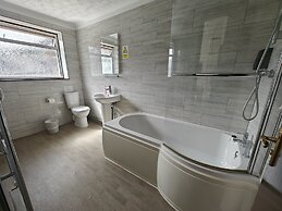 Little Foxes Hotel & Gatwick Airport Parking