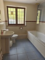 Little Foxes Hotel & Gatwick Airport Parking