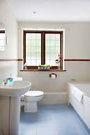 Little Foxes Hotel & Gatwick Airport Parking