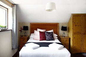 Little Foxes Hotel & Gatwick Airport Parking
