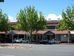 Adelaide Travellers Inn - Hostel