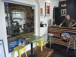 Adelaide Travellers Inn - Hostel