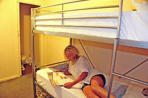 Adelaide Travellers Inn - Hostel