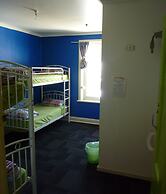 Adelaide Travellers Inn - Hostel