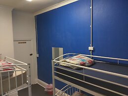 Adelaide Travellers Inn - Hostel