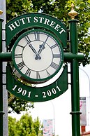 Adelaide Travellers Inn - Hostel